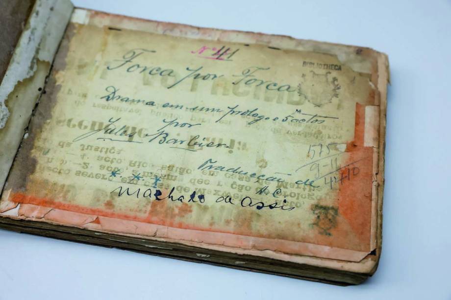 Peça traduzida por Machado de Assis: um dos itens que estava na biblioteca do conservatório