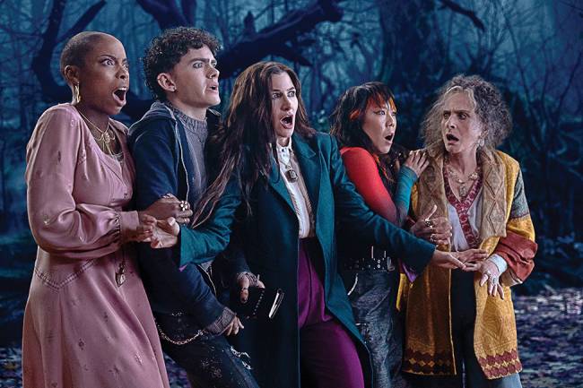 Grupo de mutantes e aficionados por magia em 'Agatha Desde Sempre'