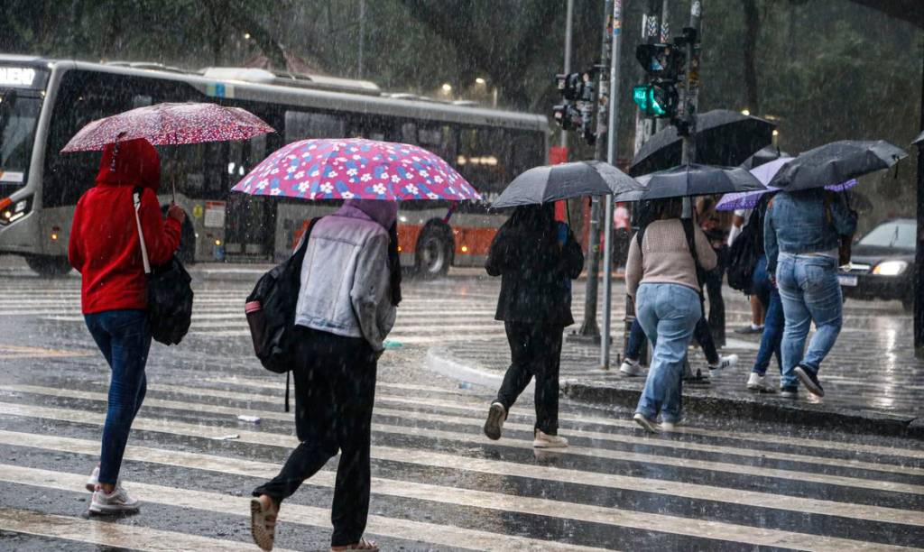 Capital tem temperatura máxima acima dos 30ºC e previsão de chuva