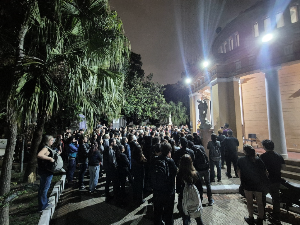 Cemitério da Consolação promove passeio noturno na sexta-feira (13)