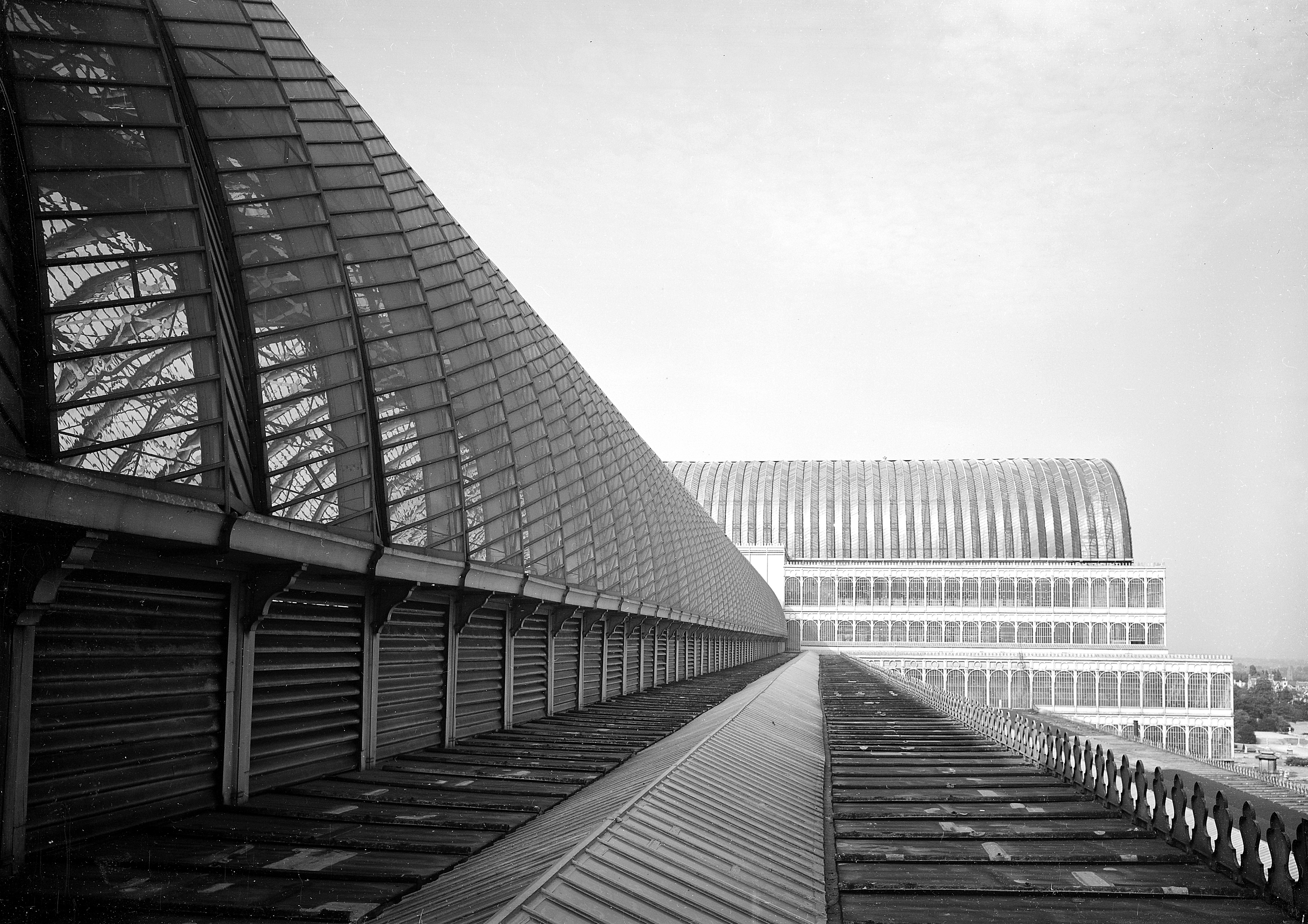 Escola da Cidade apresenta a exposição ‘Pavilhões de Vidro’