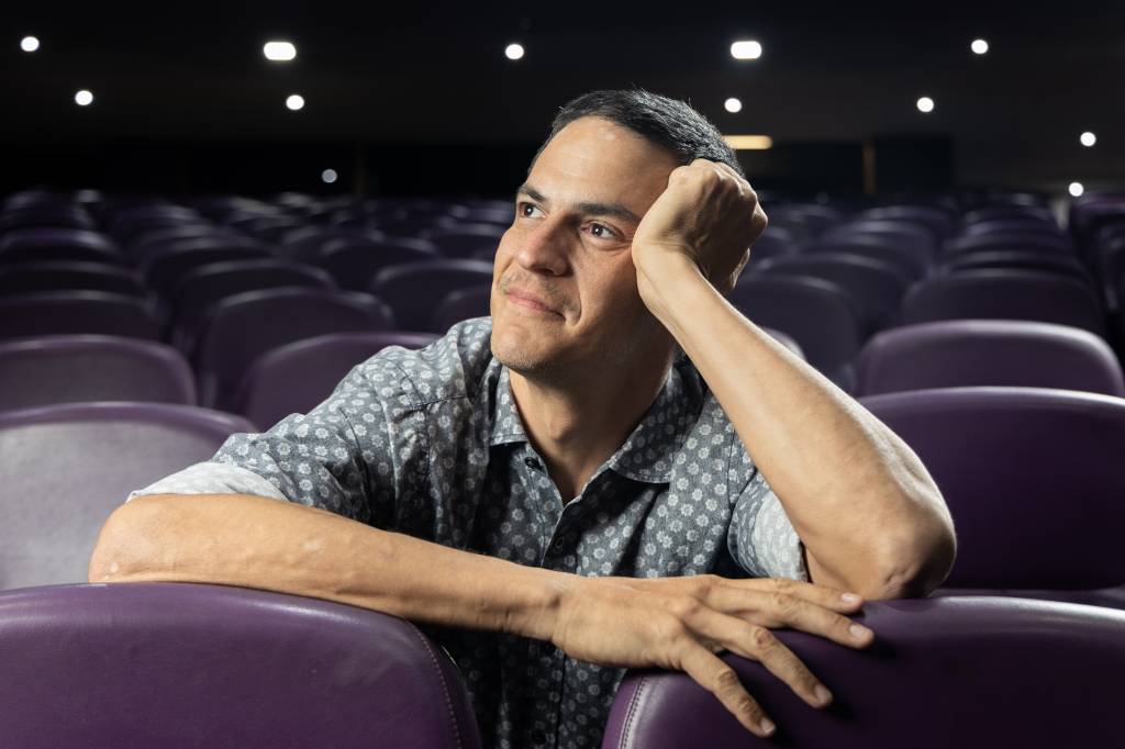 “O Figurante”, monólogo com Mateus Solano, tem temporada prorrogada