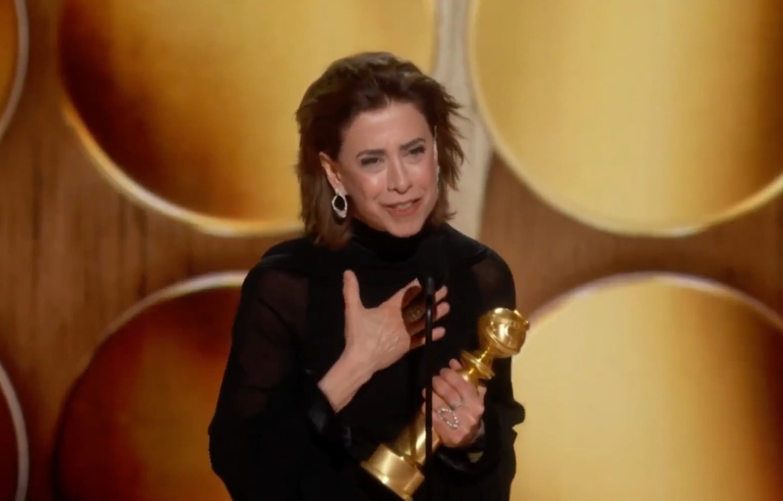 Fernanda Torres com seu Globo de Ouro