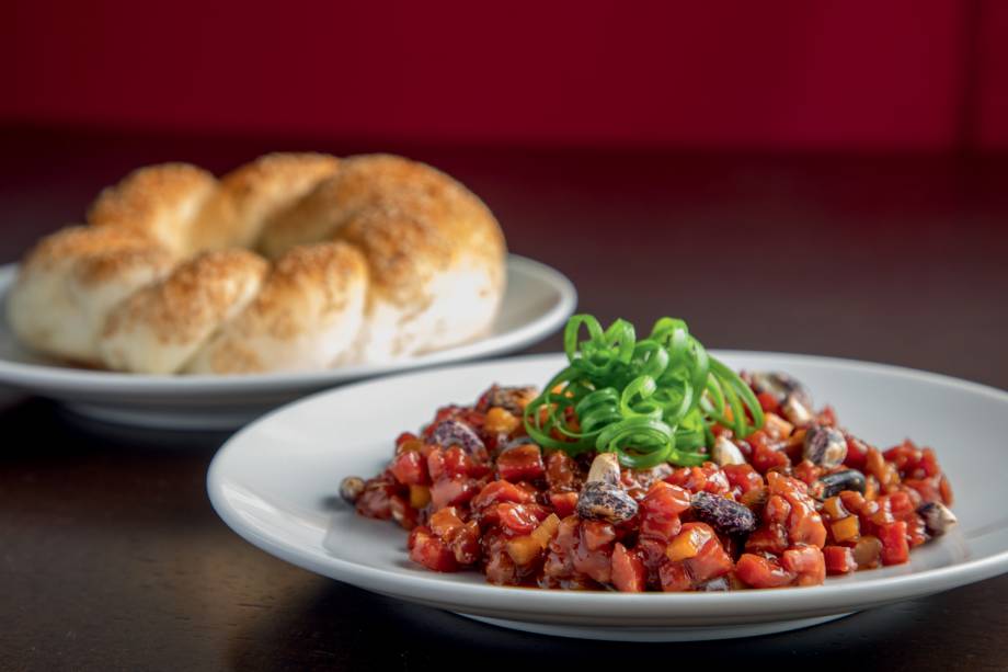 Mag: a versão do tartare, carne crua com maionese da casa
