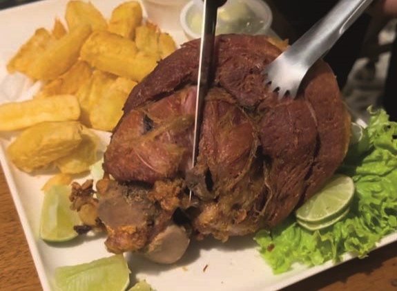 Conheça o Germano Bar, que viralizou nas redes sociais pelo joelho suíno