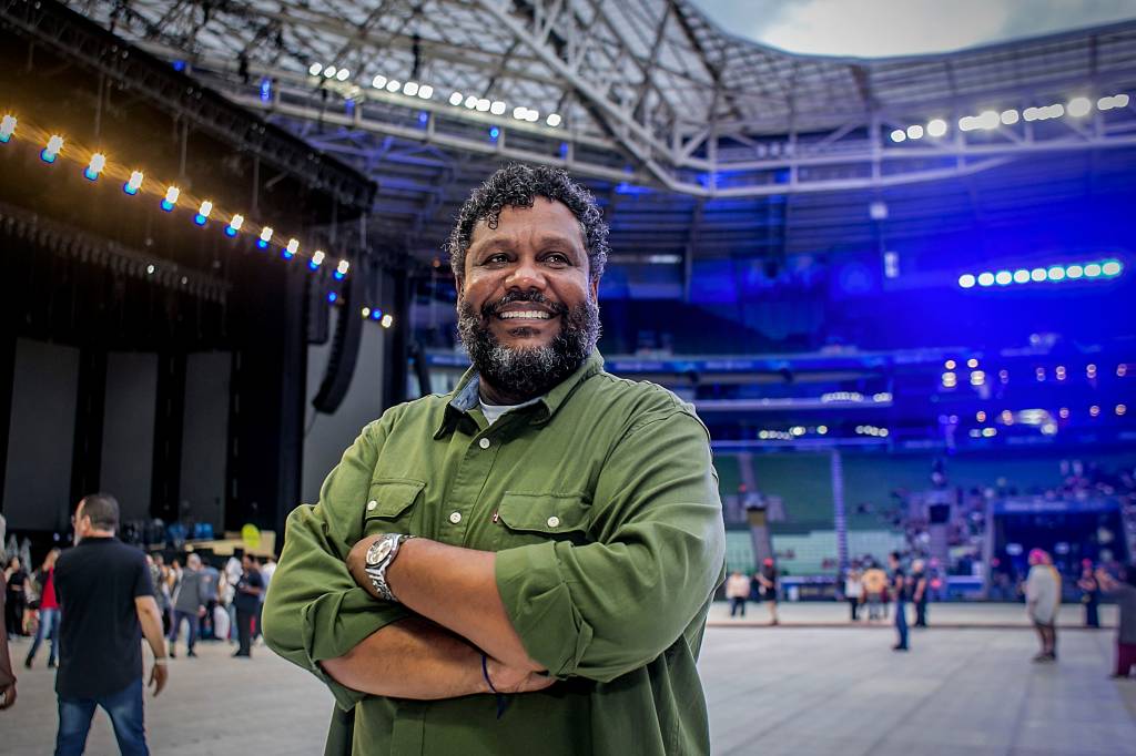 Funcionário veterano do Allianz Parque coleciona itens musicais raros