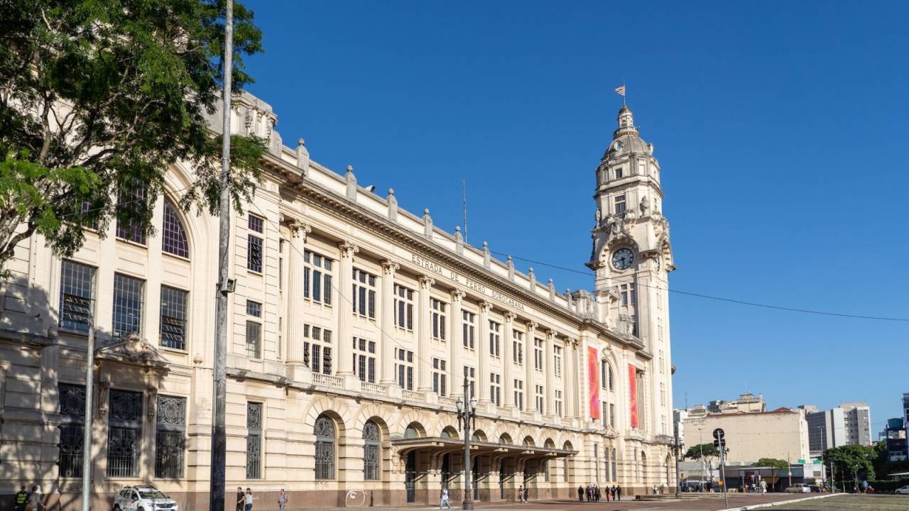 Lado de fora de museu em São Paulo