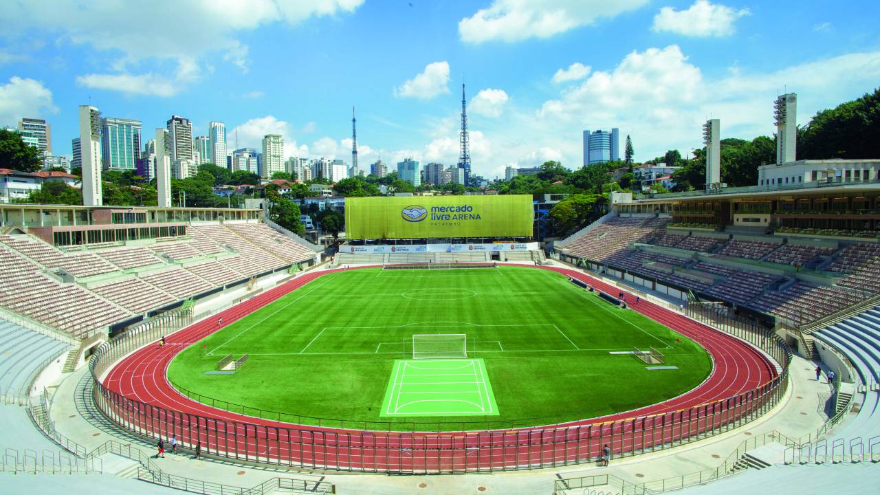 Vista completa do estádio: restauro e novas obras