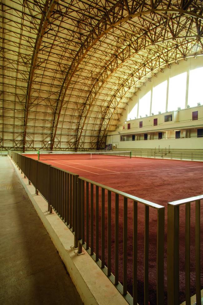 Quadra de saibro restaurada: aluguel por hora