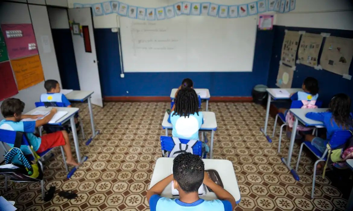 Cartilha orienta para cuidados com calor intenso nas escolas de SP
