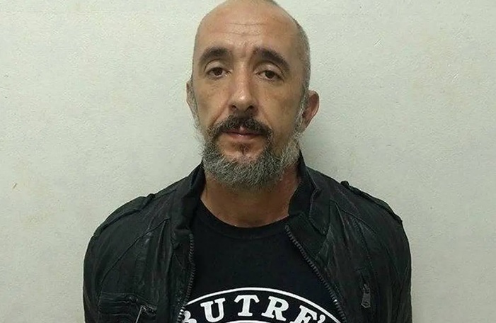 “Tremembé”: Ullisses Campbell expõe calcinha usada por Cravinhos