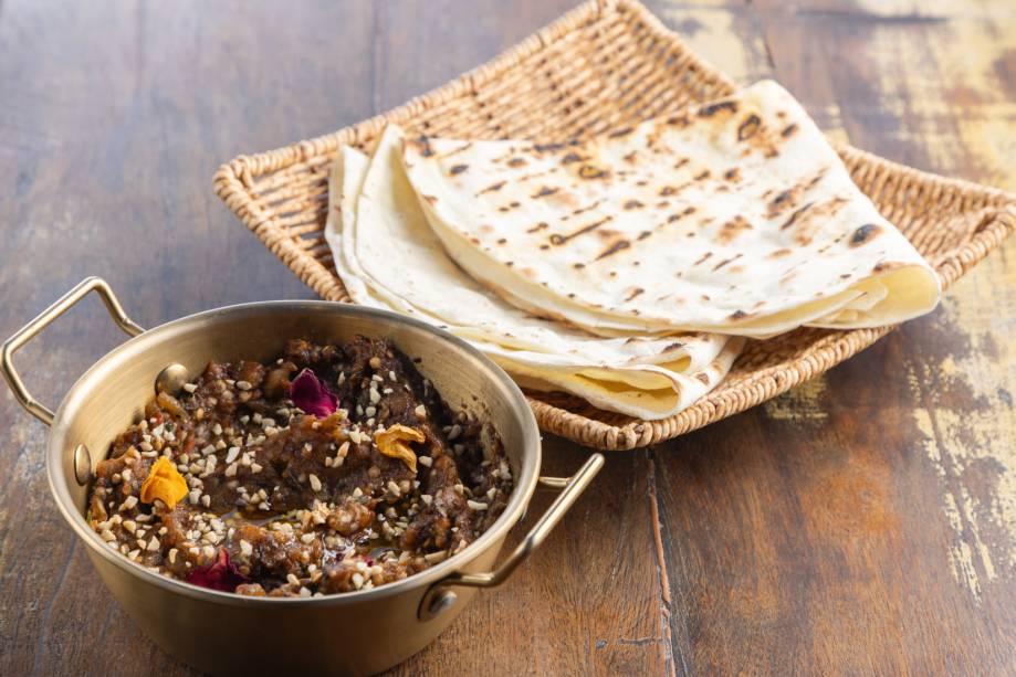 Kebab Salonu: pasta de berinjela defumada e pão yufka Kebab Salonu: pasta de berinjela defumada e pão yufka