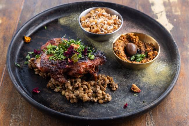 Banquete turco delicioso que cabe no bolso no Kebab Salonu
