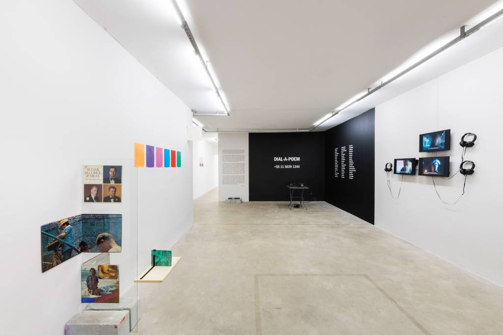 Disque-poesia: Projeto Dial-A-Poem distribui versos por chamada telefônica