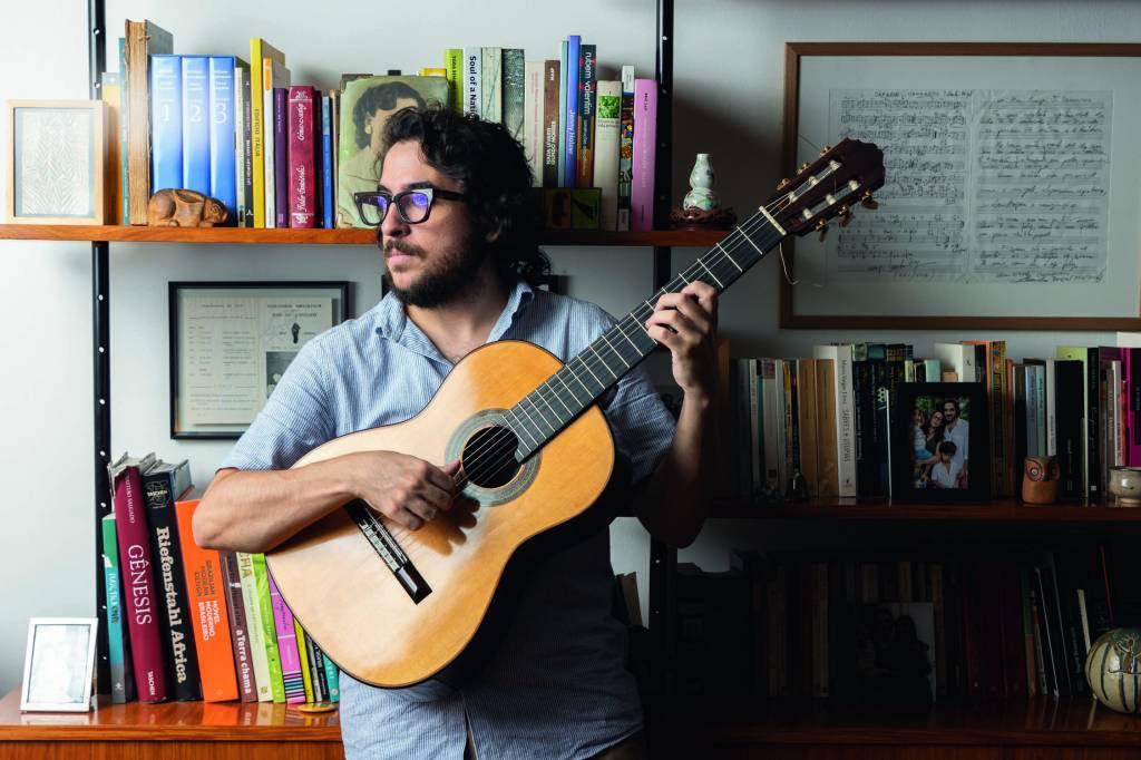 Delicadeza monumental: o violão e os novos horizontes de João Camarero