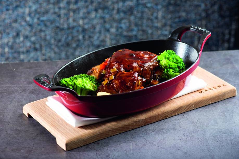 Marena Cucina: paleta de cordeiro assada Marena Cucina: paleta de cordeiro assada