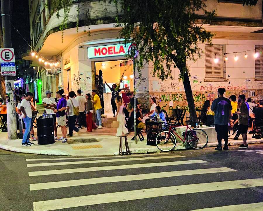 Fachada do Moela: reforma da calçada
