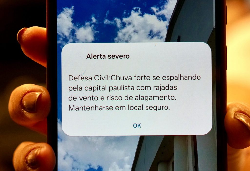 Recebeu alerta da Defesa Civil? Entenda diferenças entre avisos sobre chuvas