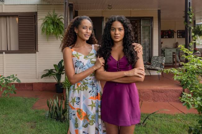 Raquel (Taís Araujo) e Maria de Fátima (Bella Campos).