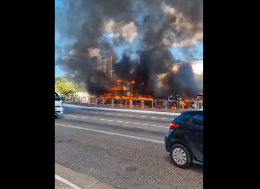 Incêndio em carros alegóricos de São Paulo