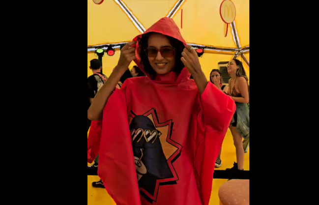 Captura de tela 2025-03-29 183402 Poncho distribuído como brinde no McDonalds