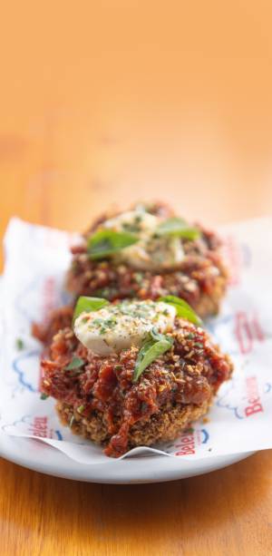 Berinjela à parmegiana, servida no Beleléu: nova casa na Barra Funda Berinjela à parmegiana, servida no Beleléu: nova casa na Barra Funda