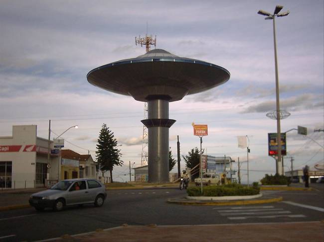 Disco_Voador_-_Varginha_-_MG_-_panoramio