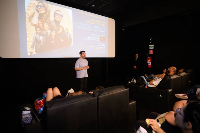 Colunista Mattheus Goto em apresentação da sessão