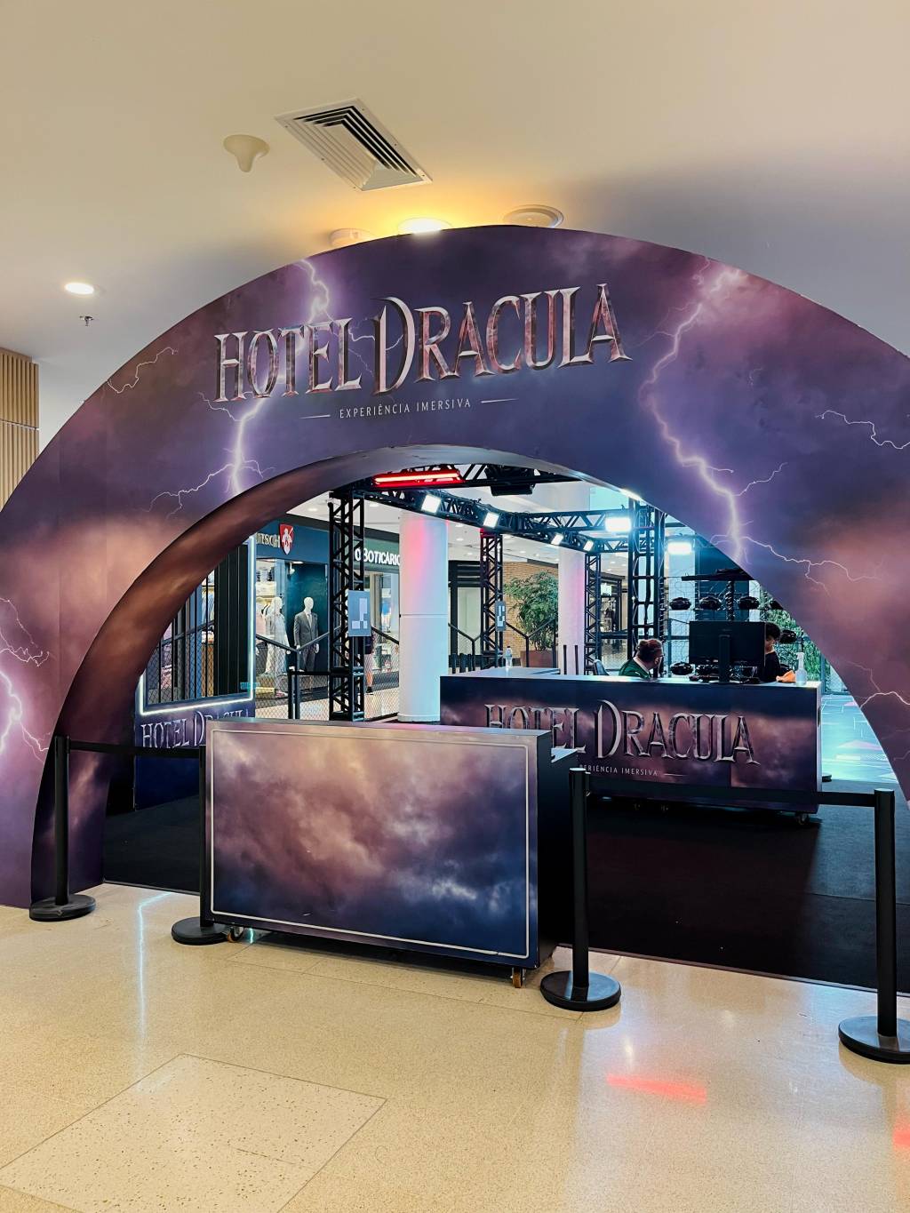 Hotel Drácula oferece aventura de terror no Plaza Sul Shopping