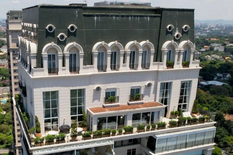 Luciana Gimenez vende triplex de R$80 milhões para famoso; confira fotos