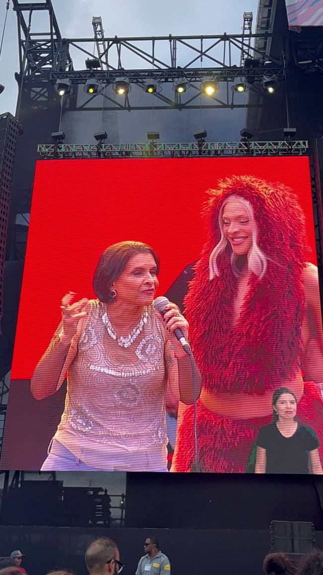 Marina recebeu Pabllo Vittar no Lollapalooza