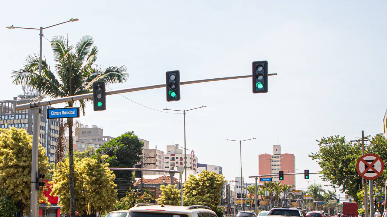 semaforos-avenida-goias