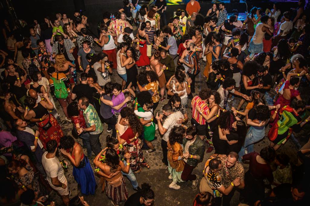 Forrós lésbico, não-monogâmico e feminista trazem pautas sociais para a dança tradicional