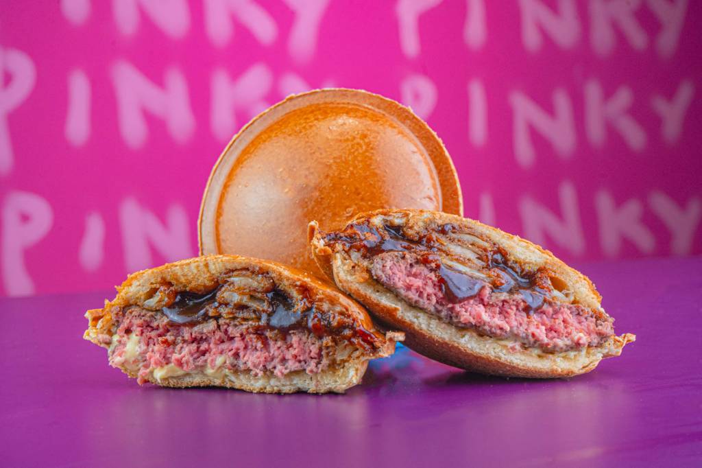 Pinky Disco se dedica a hambúrgueres de pão e carne prensados na Mooca