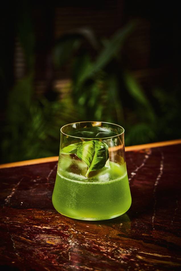 Gin basil smash: uma das opções de drinques no menu Gin basil smash: uma das opções de drinques no menu