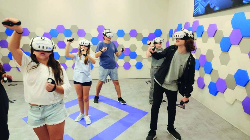 InfinityQuest mergulha visitantes em mundos de realidade virtual