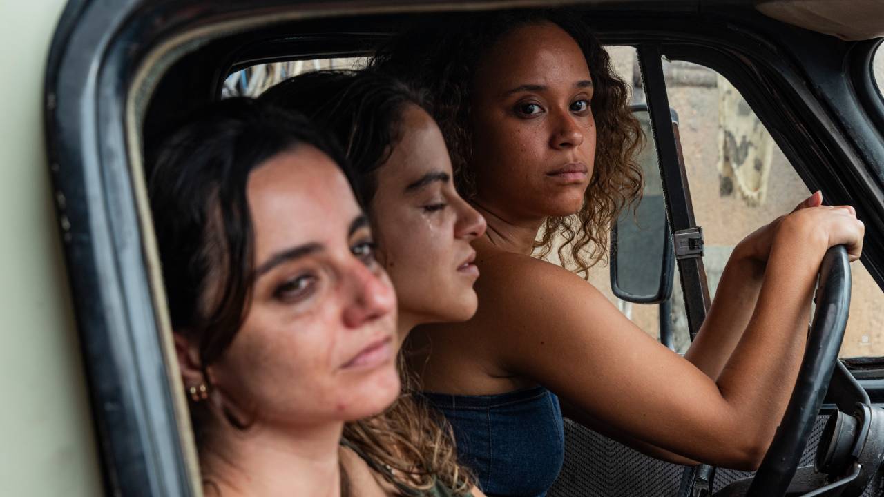 Julia Stockler, Pally Siqueira e Mari Oliveira em 'Serra das Almas'