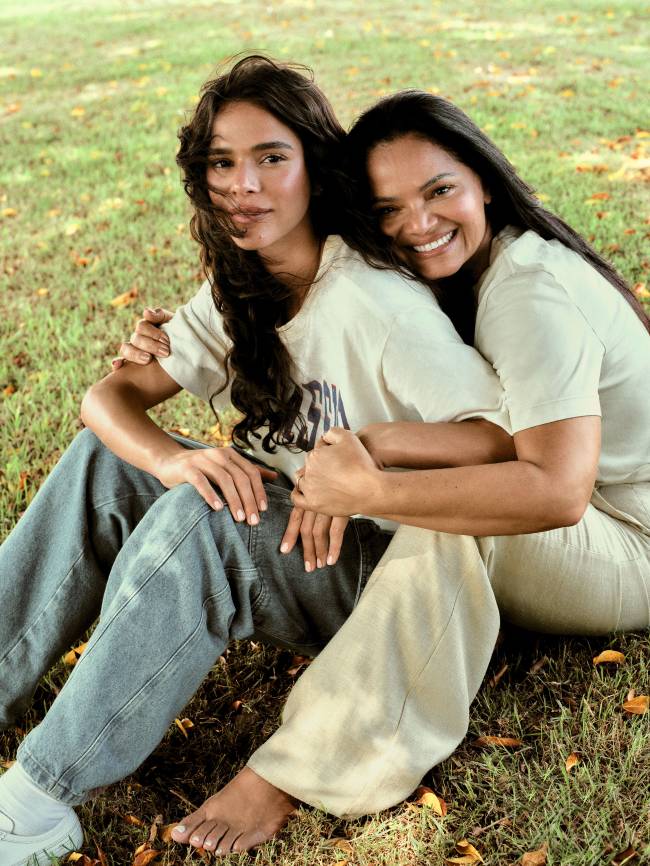 hering 16.2.20240075 1 Bruna Marquezine e a mãe, Neide, para Hering
