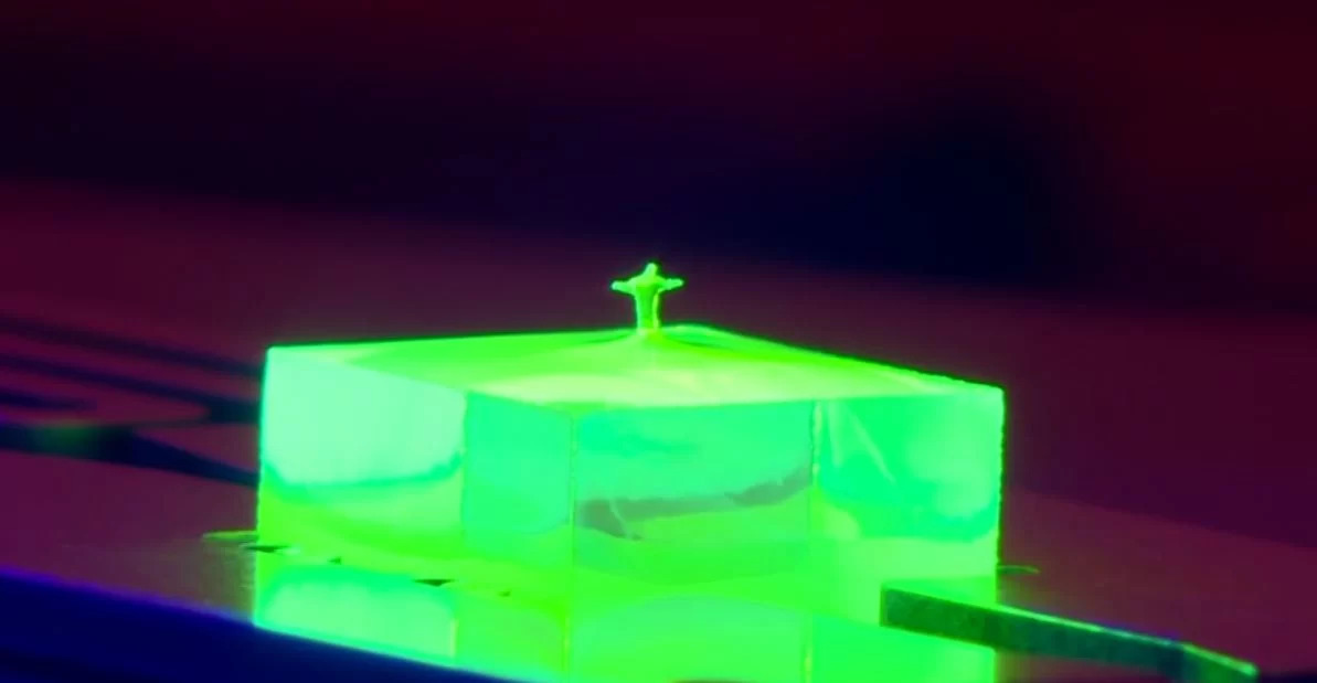 estatua-minuscula-cristo-protetor