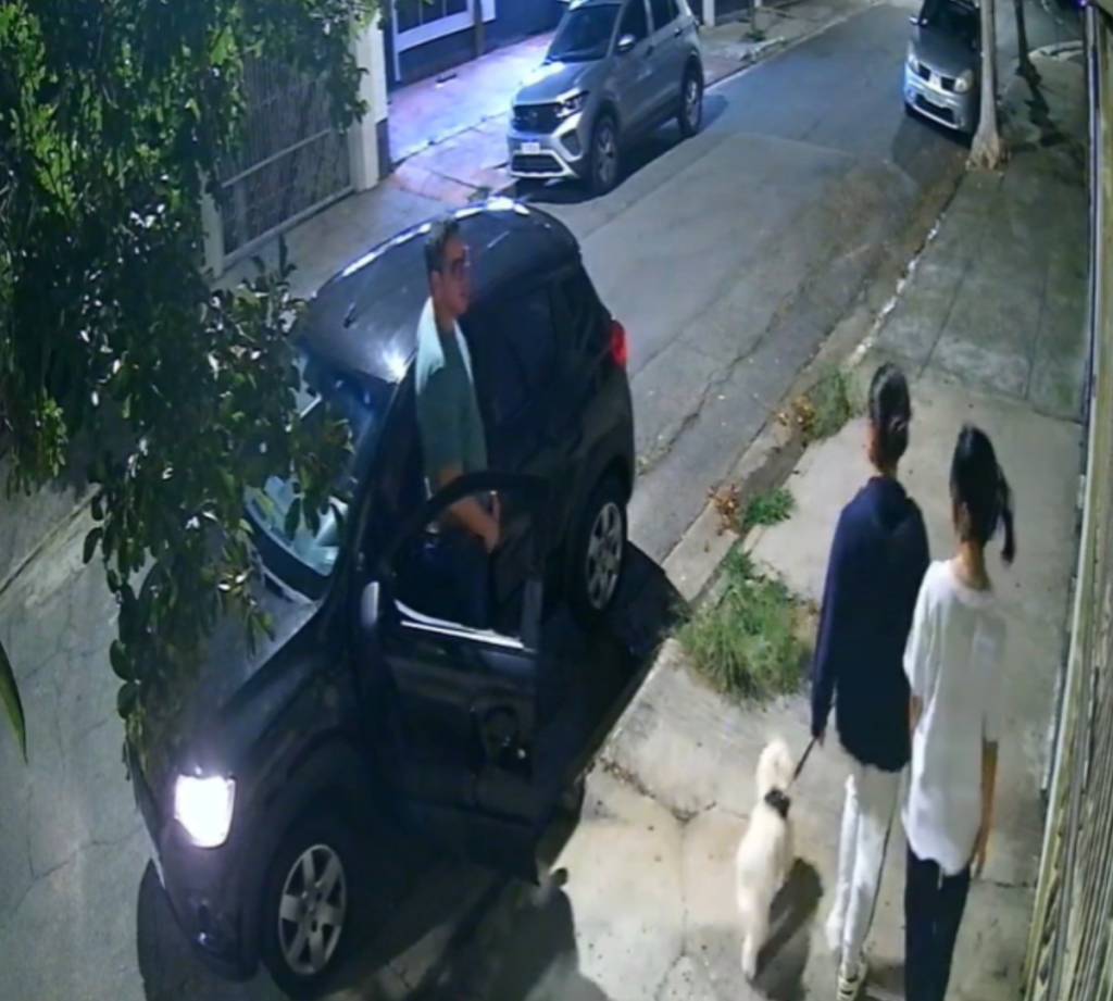 Polícia investiga pastor filmado se masturbando para duas mulheres na rua em SP