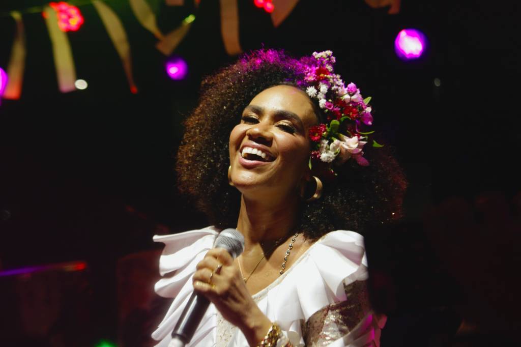 Mariene de Castro homenageia mulheres sambistas na Casa Natura Musical