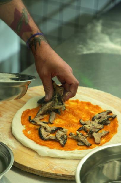 Rato Rosa: cobertura funghi em preparo Rato Rosa: cobertura funghi em preparo