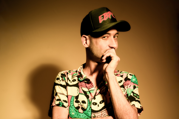 Donatinho celebra a obra do seu pai em show no Sesc Pompeia