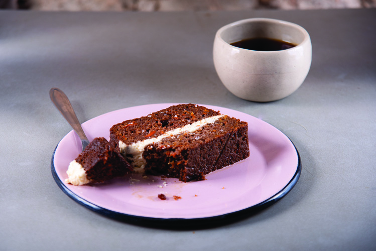 FFV Café: bolo de cenoura com especiarias e café coado FFV Café: bolo de cenoura com especiarias e café coado