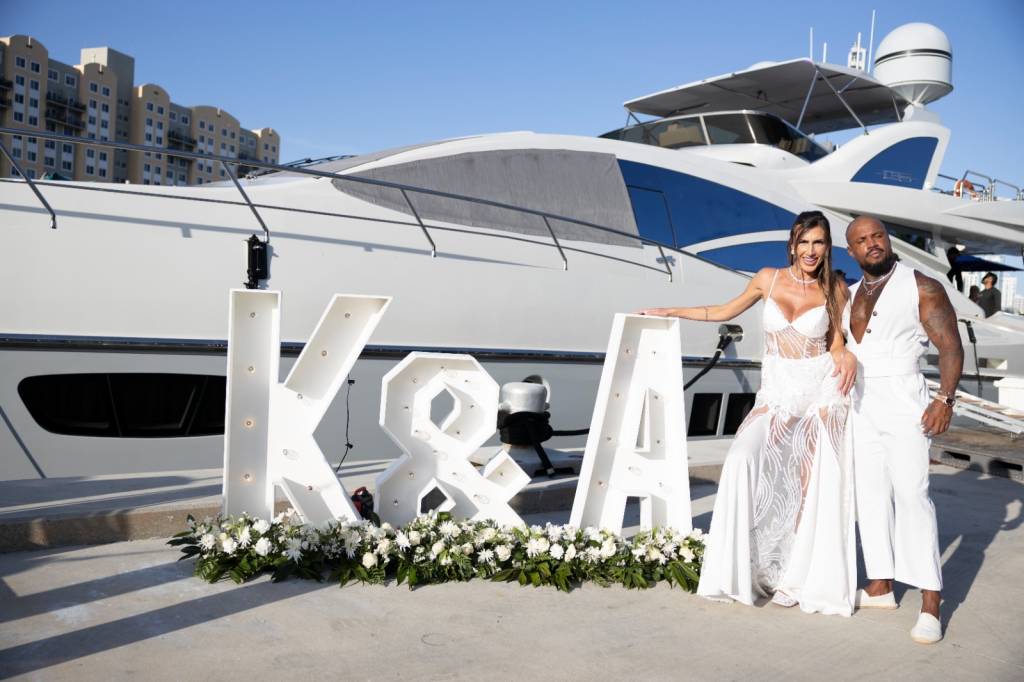 Xanndy celebra casamento dentro de iate em Miami
