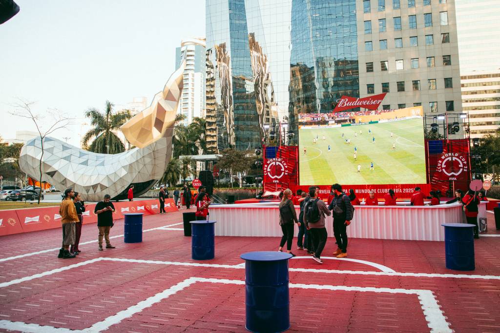 Budweiser leva a Copa do Mundo de Clubes FIFA 2025 à Faria Lima