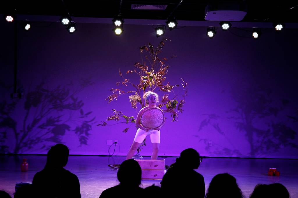 Memórias da infância em espetáculo sensorial para crianças