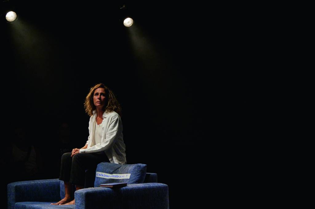 Em peça, Andréa Beltrão é advogada que luta contra horrores da ditadura