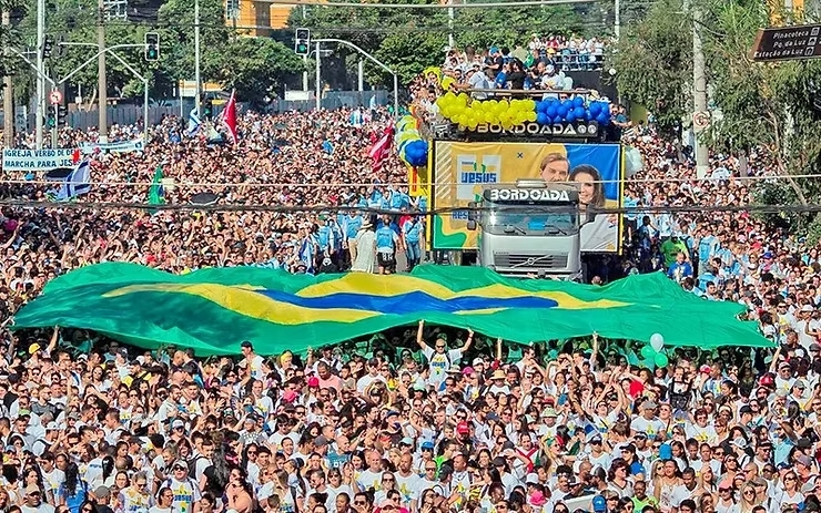 Marcha para Jesus acontece quinta (19) com show de Aline Barros e estimativa de 2 mi de fiéis
