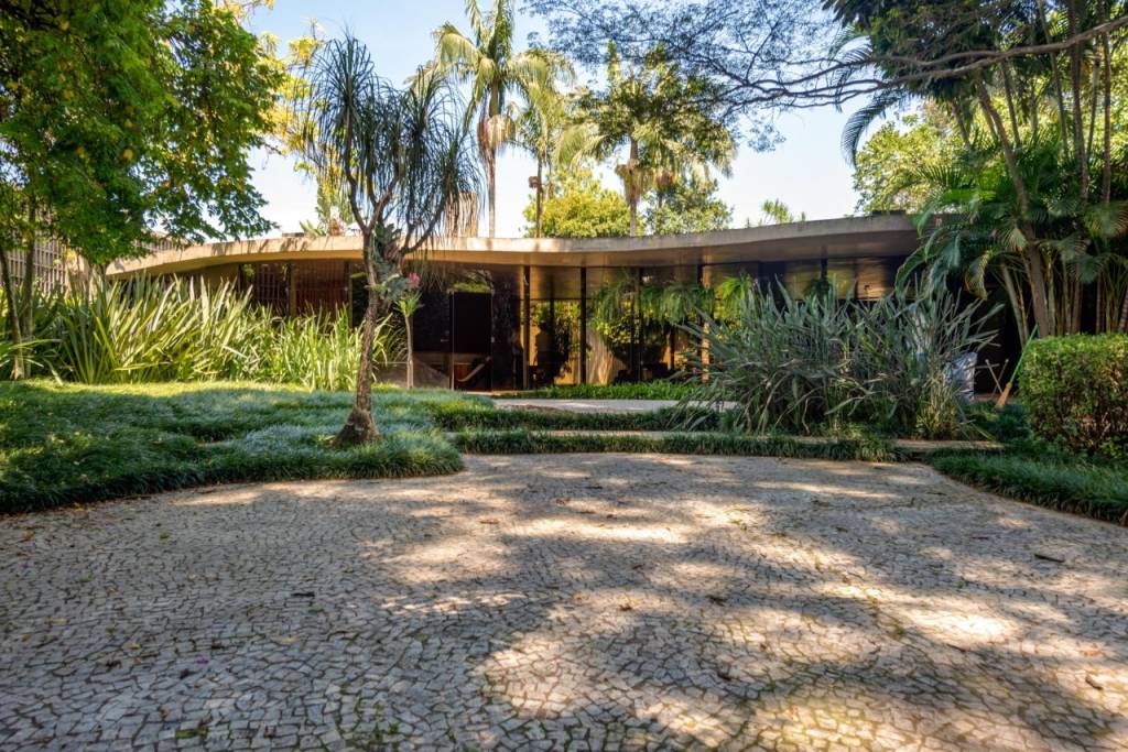 Única casa projetada por Niemeyer em SP está à venda por R$ 15 milhões
